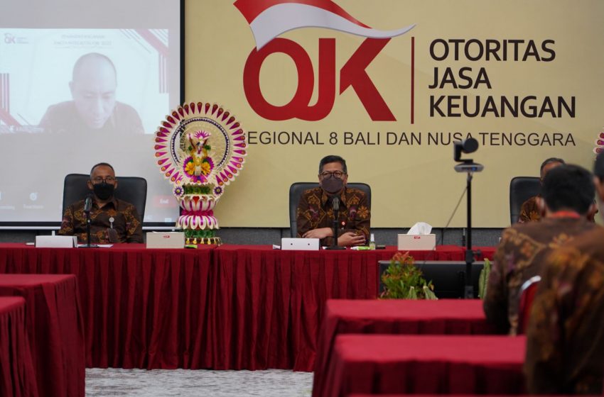  Insan OJK Regional 8 Bali dan Nusa Tenggara Tanda Tangani Pakta Integritas