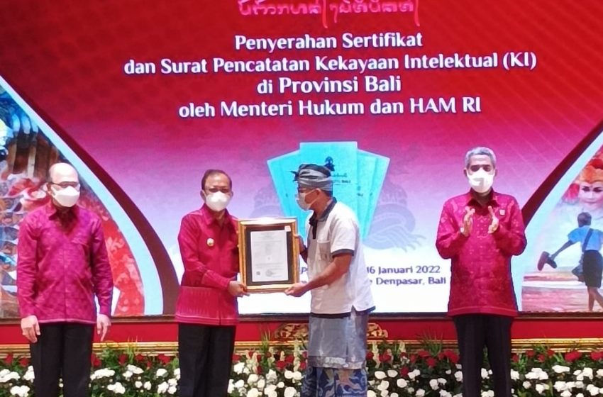  UMK Bali Taru Rahayu Binaan RB Pertamina Terima Sertifikat HAKI dari Gubernur