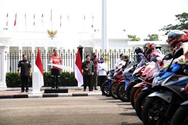 Presiden Jokowi Lepas Parade Pembalap Pertamina Grand Prix of Indonesia