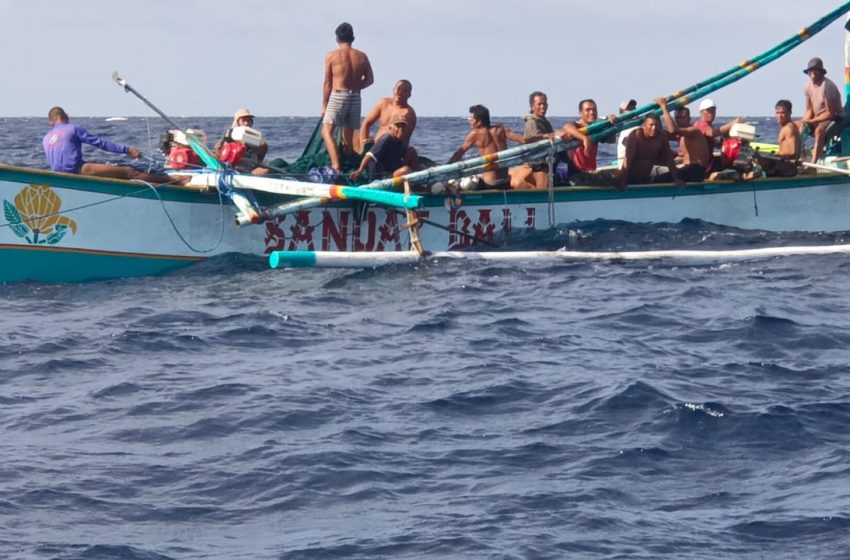  Sampan Terbalik Dihantam Ombak, 10 Nelayan Berhasil Selamat
