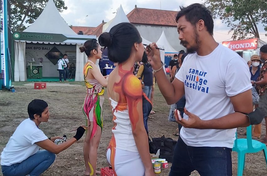  Sejumlah Model dan Seniman Kolaborasi di Body Painting Sanfest