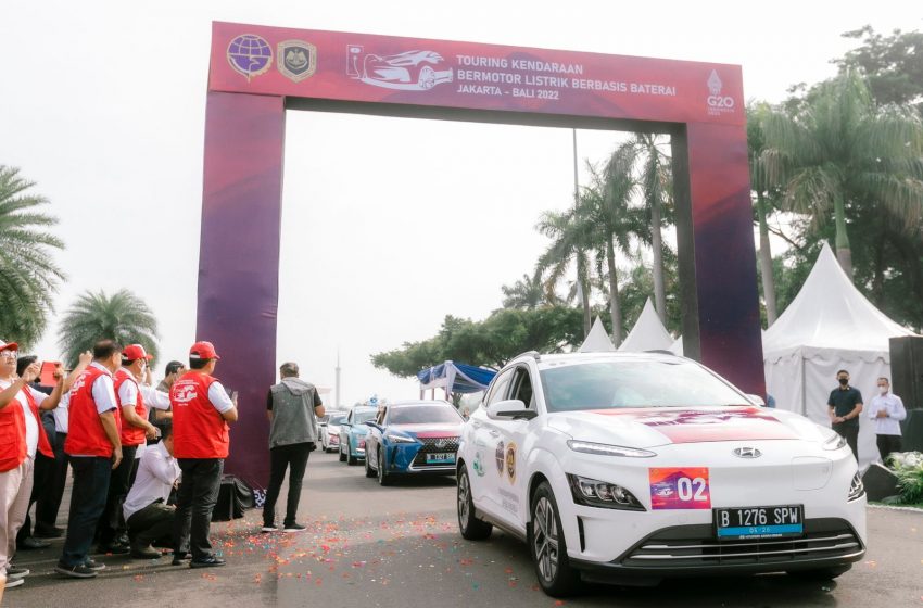  Kampanyekan Penggunaan _Electric Vehicle,_ PLN Sukseskan _Tour_ Mobil Listrik Jakarta-Bali Bersama Kemenhub