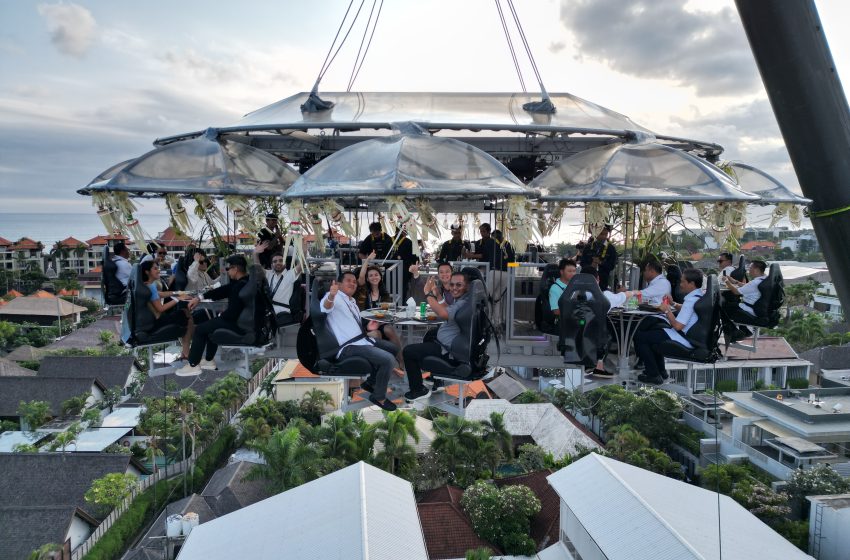  Cobain Restorant Terbang di Lounge in The Sky, Seminyak Square