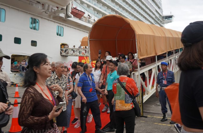  Pelindo Pelabuhan Benoa Sambut Dua Maiden Call Kapal Pesiar Menjelang Akhir 2025